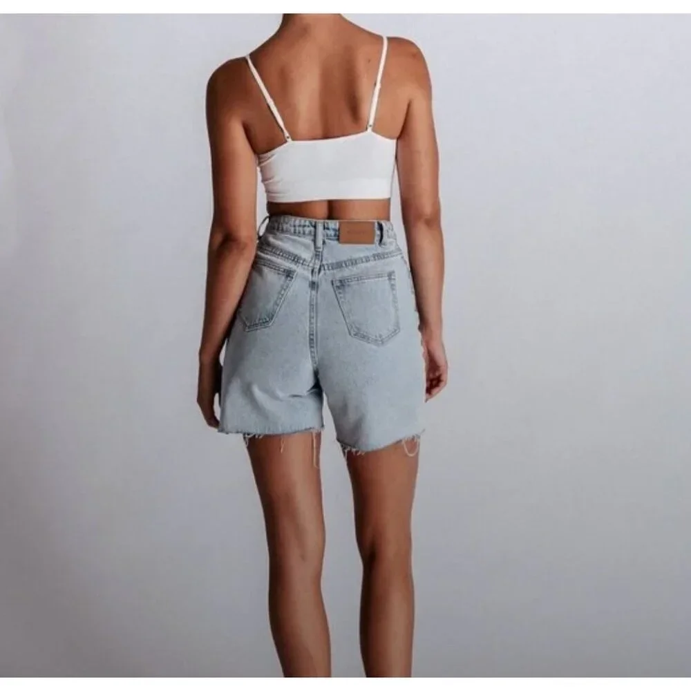 Meshki Light Denim Raw Hem Bermuda Boyfriend Shorts Size XS/S (AU 7) - Picture 3 of 6